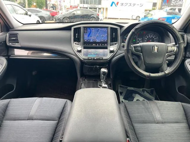 Toyota Crown Athlete Hybrid 2013 photo 2