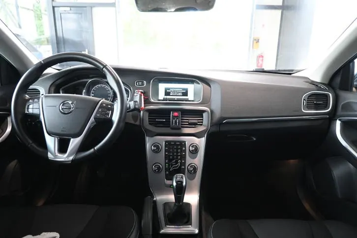 Volvo V40 2016 photo 2