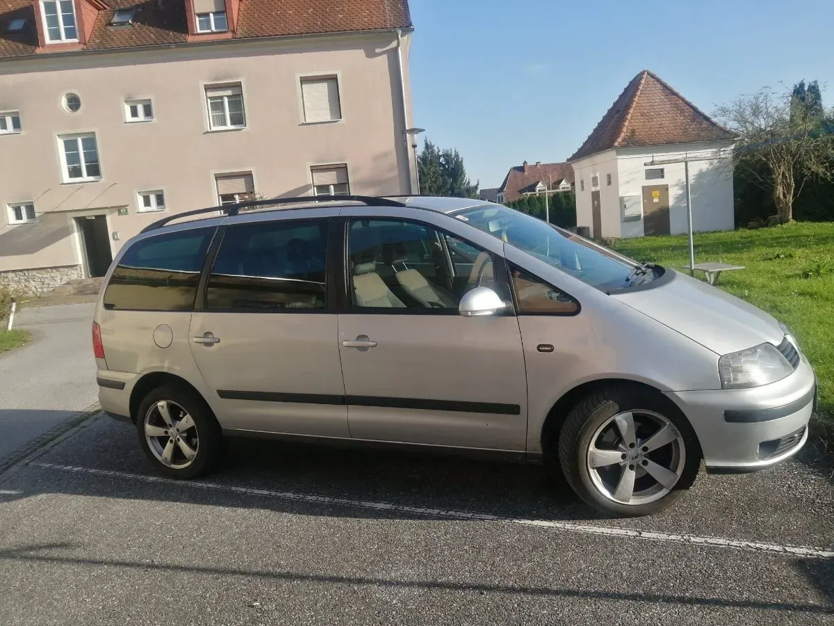 Seat Alhambra 2009 photo 2