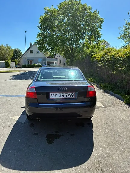 Audi A4 2004 photo 2