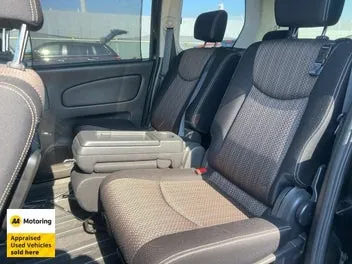 Nissan Serena 2014 photo 4