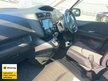 Nissan Serena 2014 photo 3