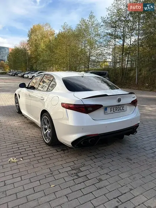 Alfa Romeo Giulia 2018 photo 4