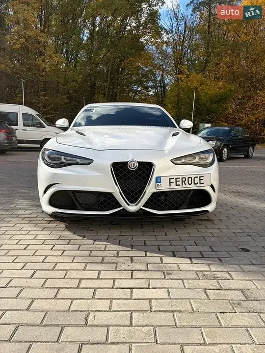 Alfa Romeo Giulia 2018 photo 3
