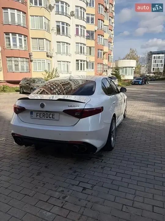 Alfa Romeo Giulia 2018 photo 5