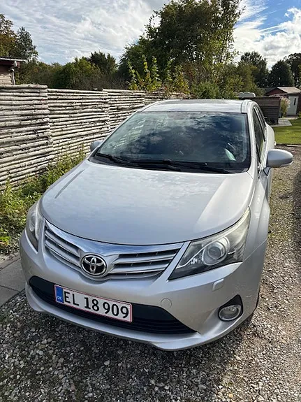Toyota Avensis 2012 photo 3