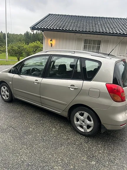 Toyota Corolla Verso 2003 photo 5