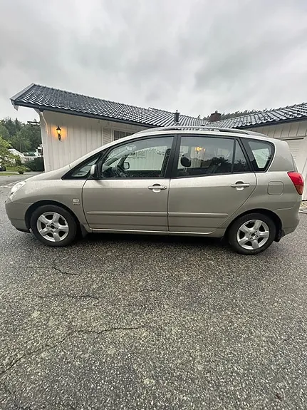 Toyota Corolla Verso 2003 photo 4