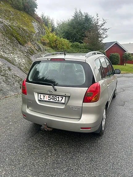 Toyota Corolla Verso 2003 photo 3