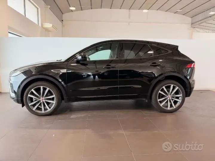 Jaguar E-Pace 2022 photo 2