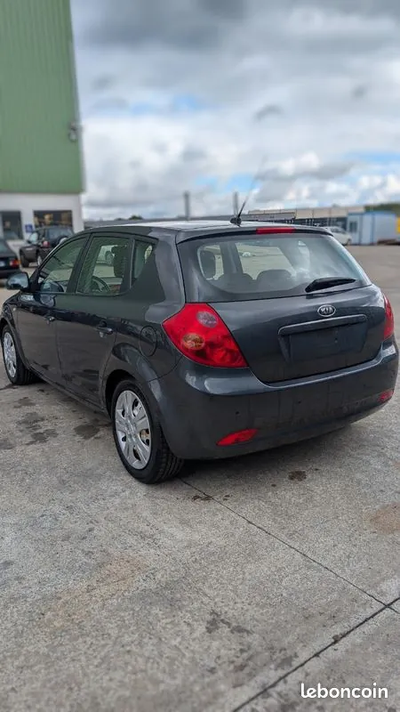 Kia Ceed 2009 photo 2
