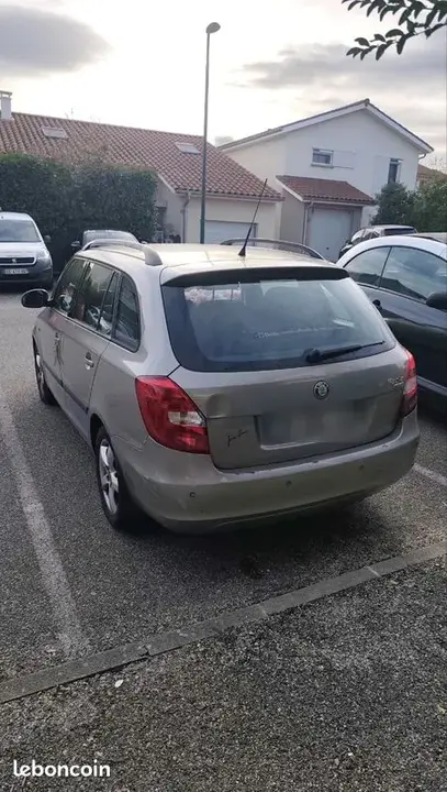 Skoda Fabia 2010 photo 3