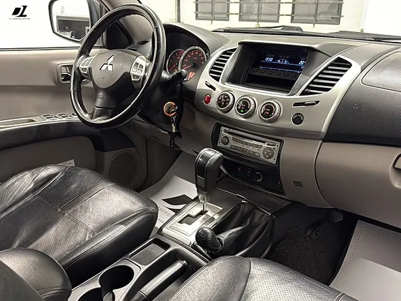 Mitsubishi L200 2012 photo 4