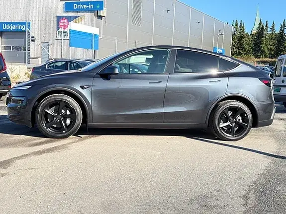 Tesla Model Y 2026 photo 3