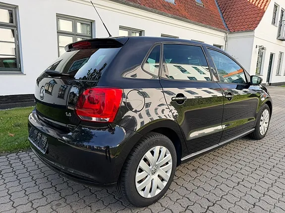 Volkswagen Polo 2010 photo 4