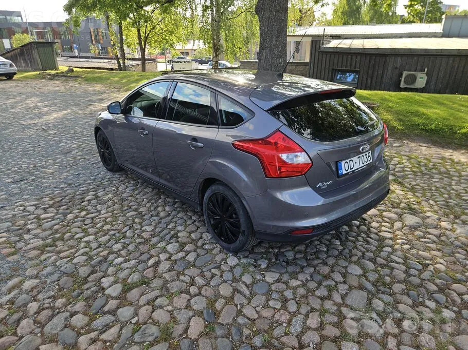 Ford Focus 2013 photo 2