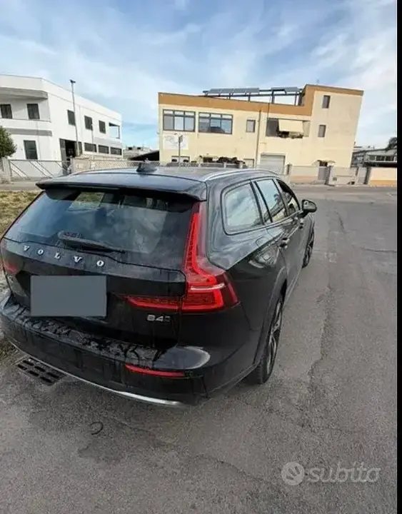 Volvo V60 2022 photo 2