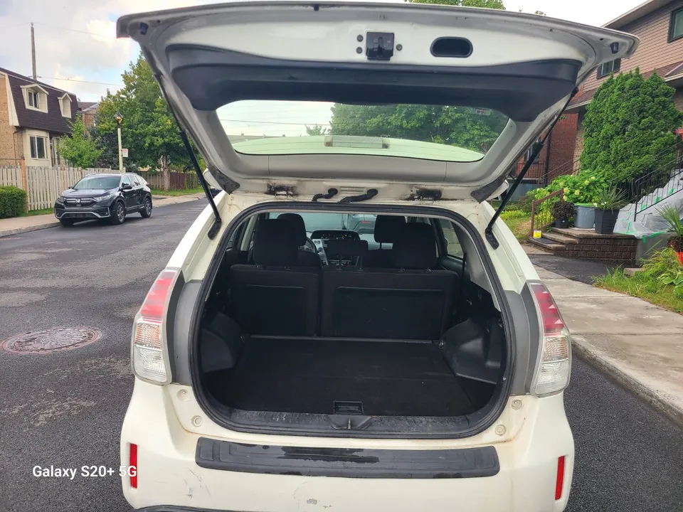 Toyota Prius V