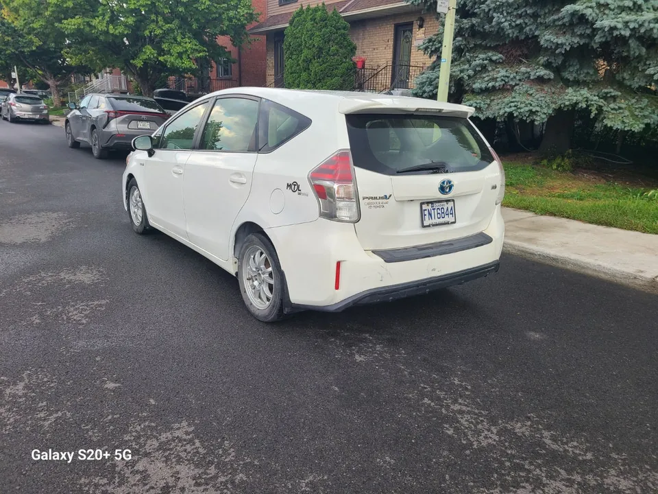 Toyota Prius V 2016 photo 5