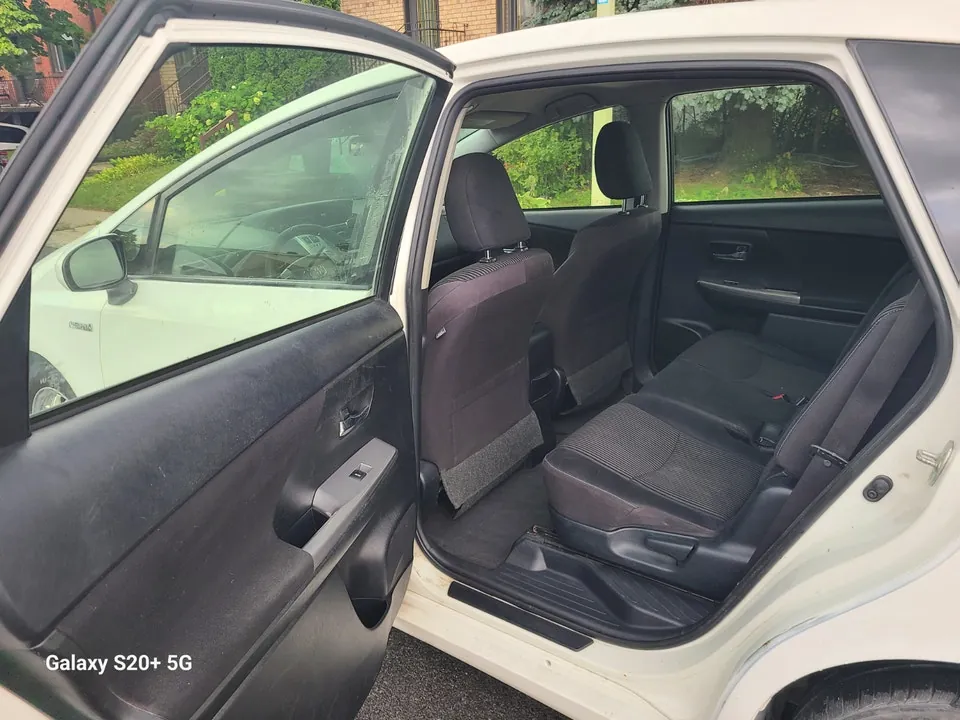 Toyota Prius V 2016 photo 3