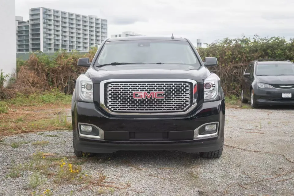 GMC Yukon 2015 photo 2