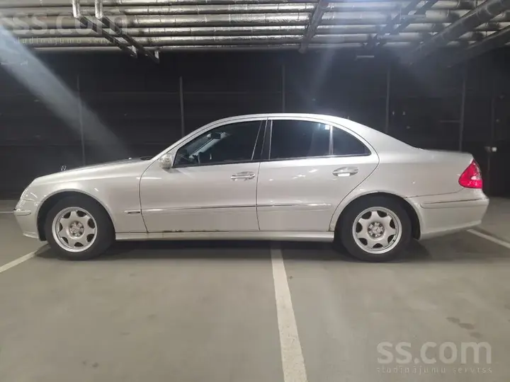 Mercedes-Benz E320 2004 photo 3