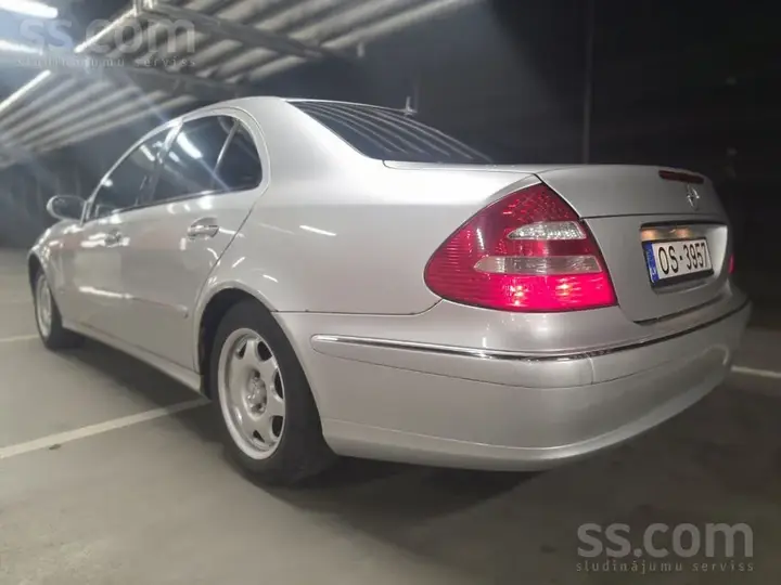 Mercedes-Benz E320 2004 photo 4