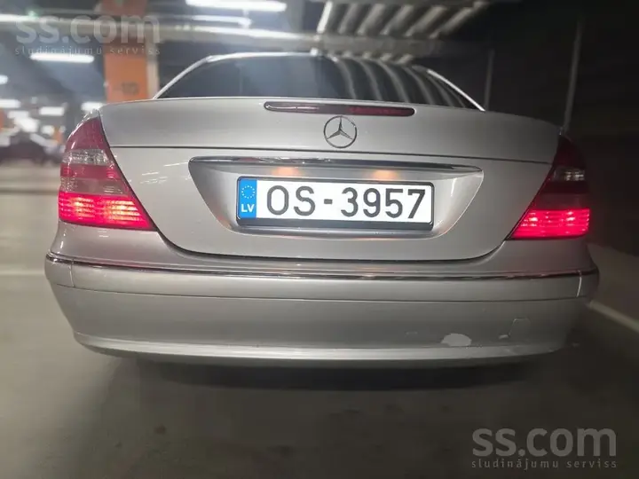 Mercedes-Benz E320 2004 photo 5