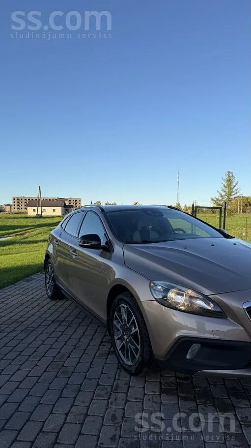 Volvo V40 2013 photo 2