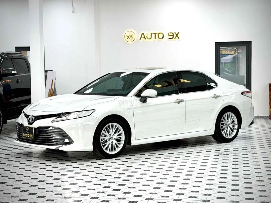Toyota Camry 2021 photo 2