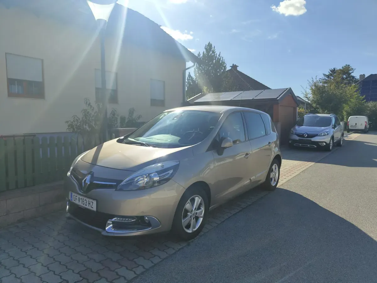 Renault Scenic 2013 photo 2