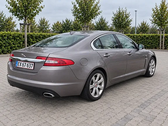 Jaguar Xf 2010 photo 3