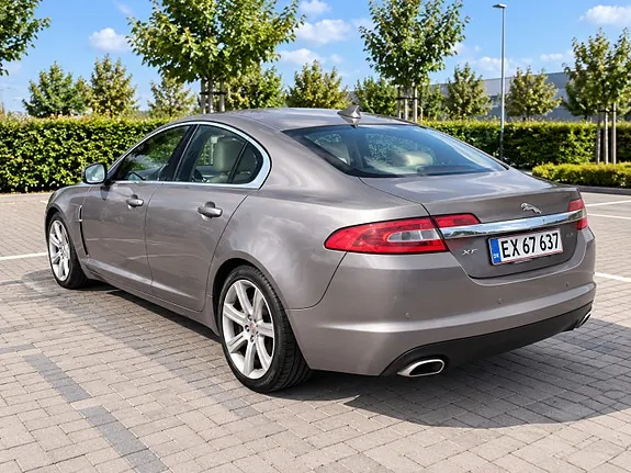 Jaguar Xf 2010 photo 2