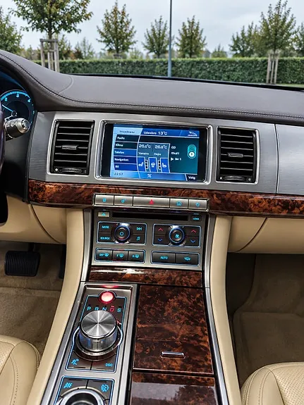 Jaguar Xf 2010 photo 4
