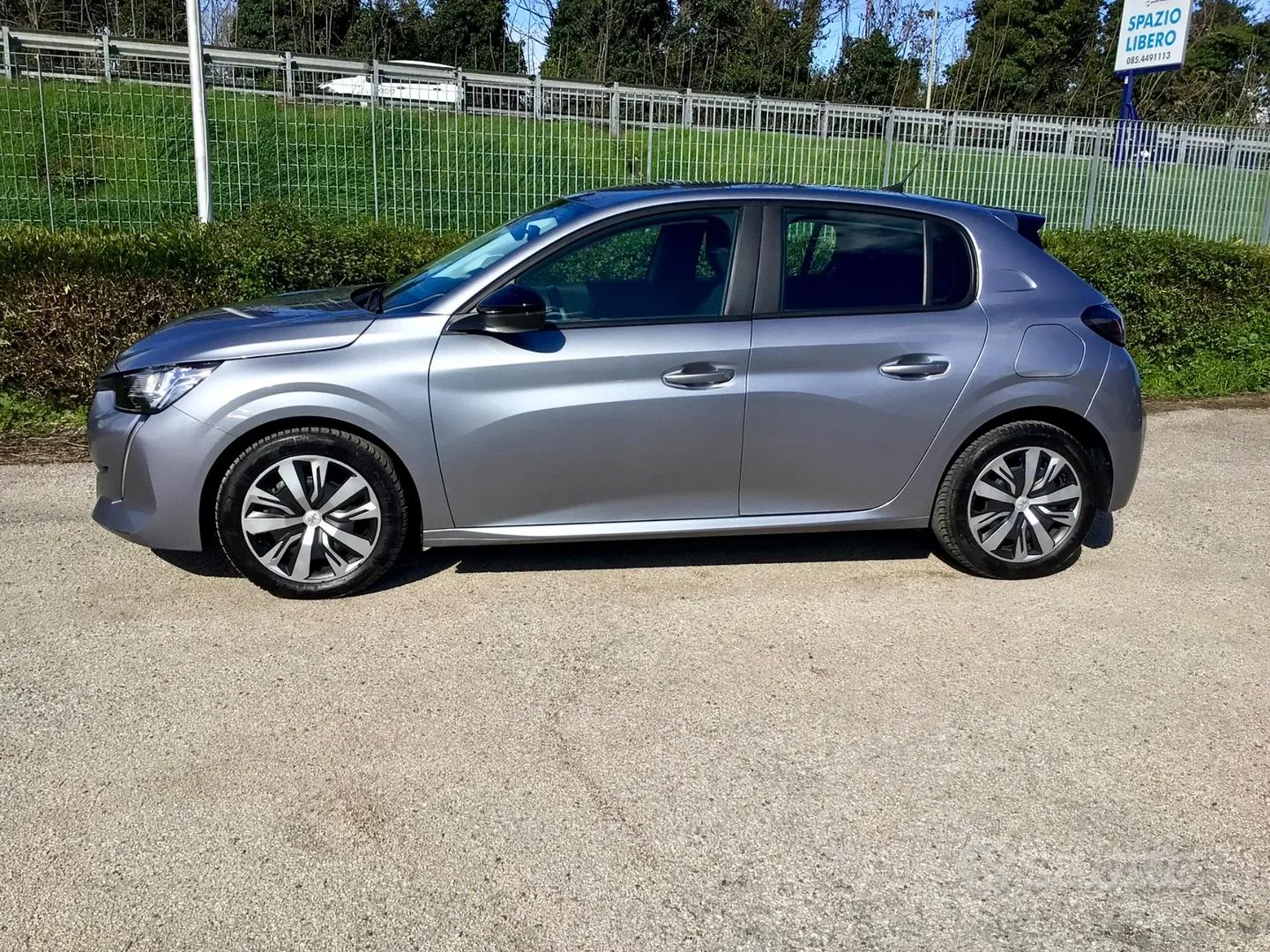 Peugeot 208 2023 photo 3