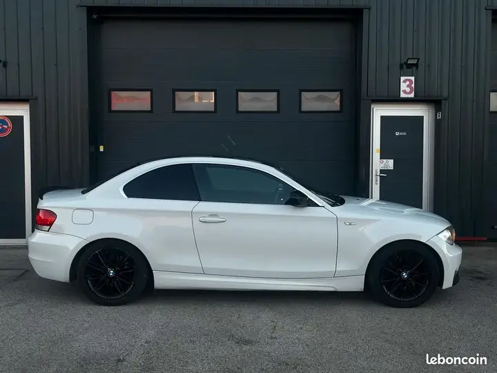 BMW 1 Series 2010 photo 2