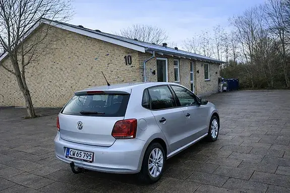 Volkswagen Polo 2011 photo 4