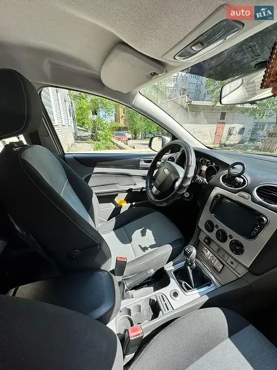 Ford Focus 2011 photo 2