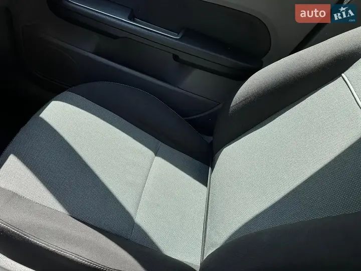 Ford Focus 2011 photo 4