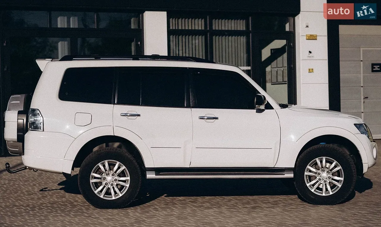 Mitsubishi Pajero Wagon 2013 photo 3