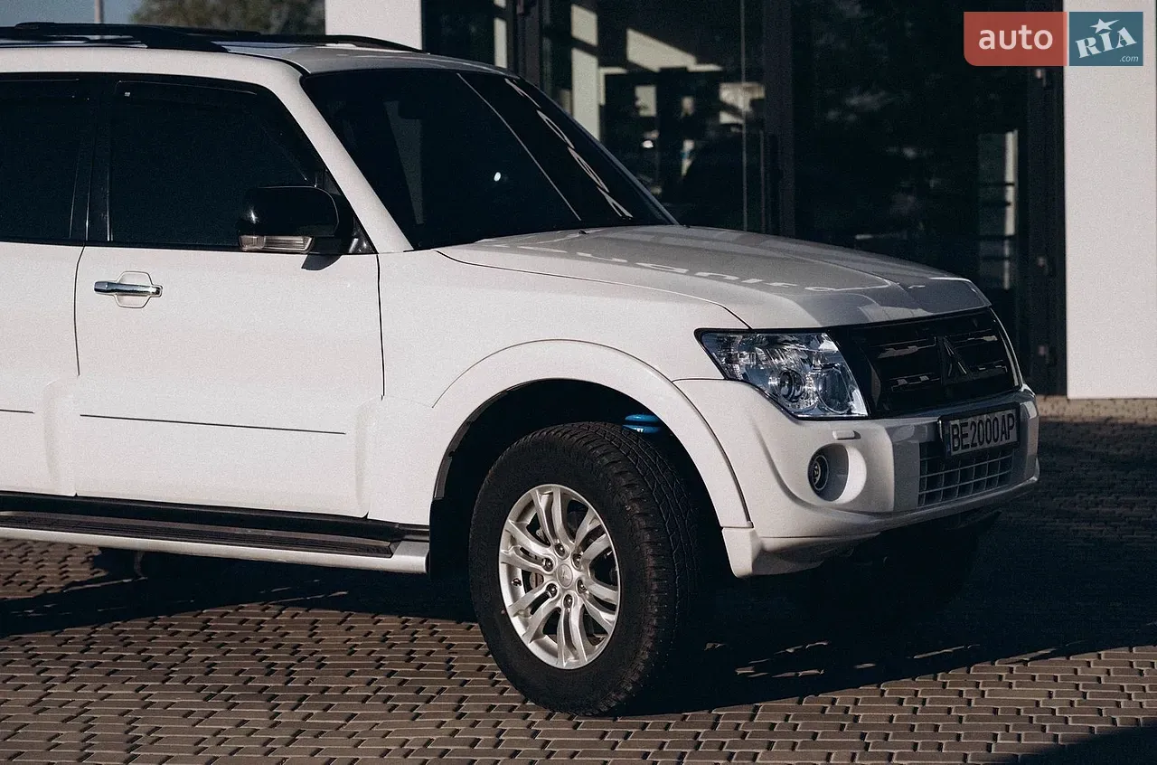 Mitsubishi Pajero Wagon 2013 photo 4