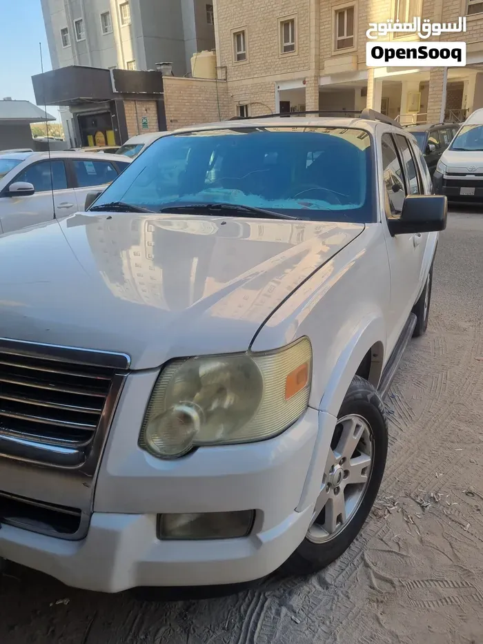 Ford Explorer 2010 photo 2