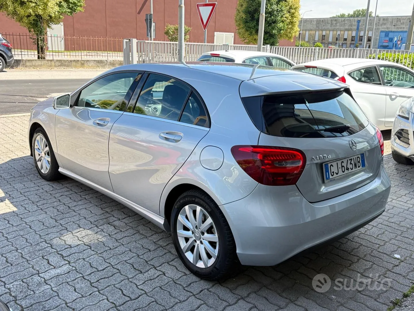 Mercedes-Benz A 180 2016 photo 2
