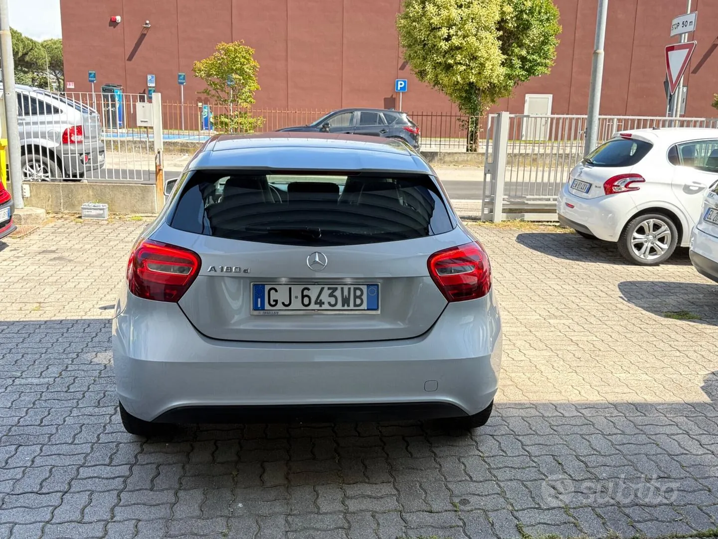 Mercedes-Benz A 180 2016 photo 3