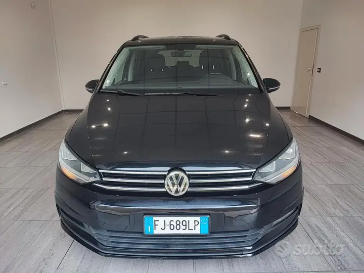 Volkswagen Touran 2017 photo 2