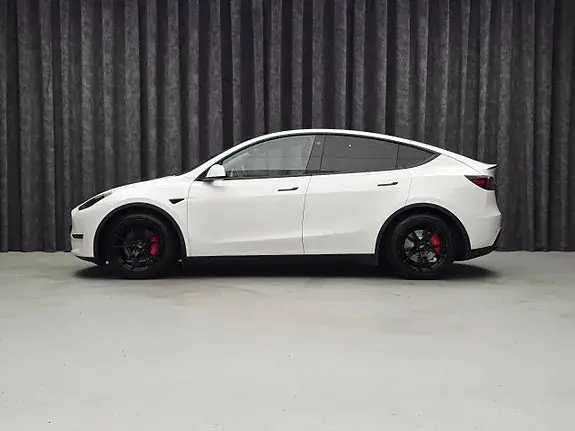 Tesla Model Y 2023 photo 4