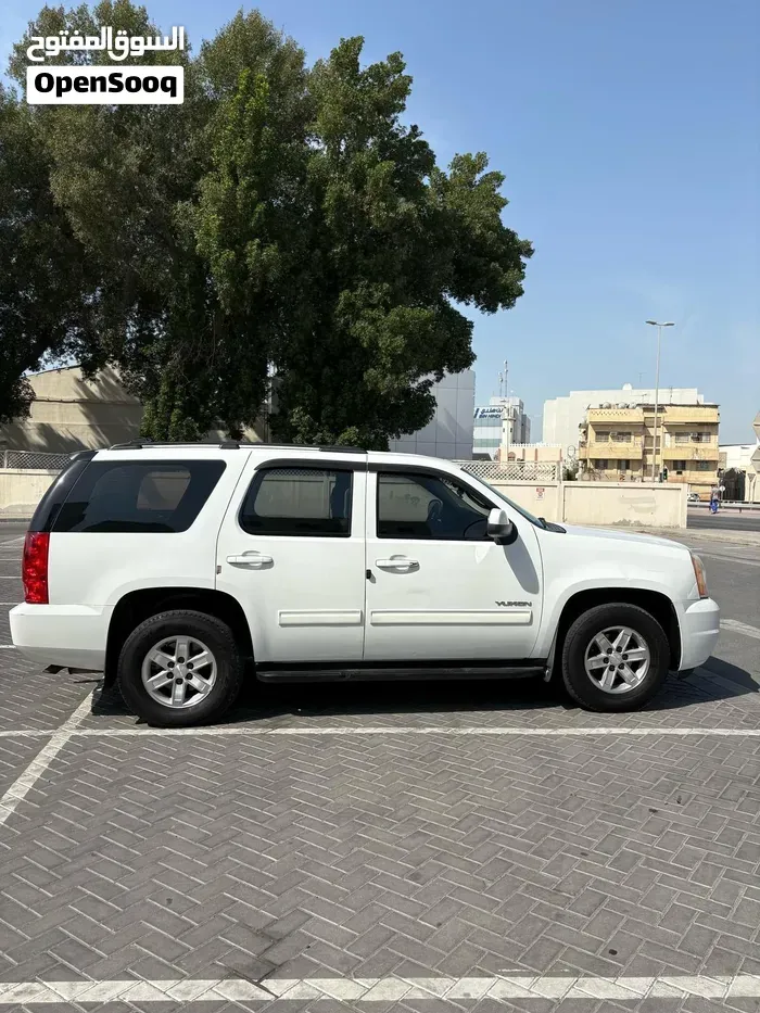 GMC Yukon 2010 photo 4