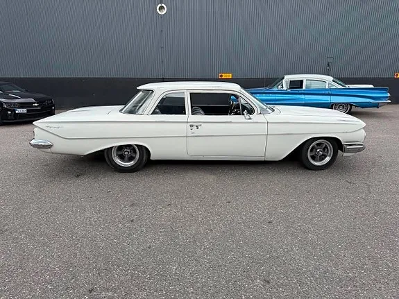 Chevrolet Biscayne 1961 photo 2