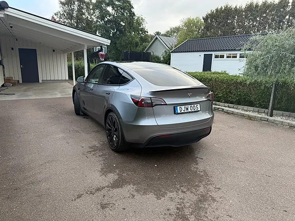 Tesla Model Y 2023 photo 3