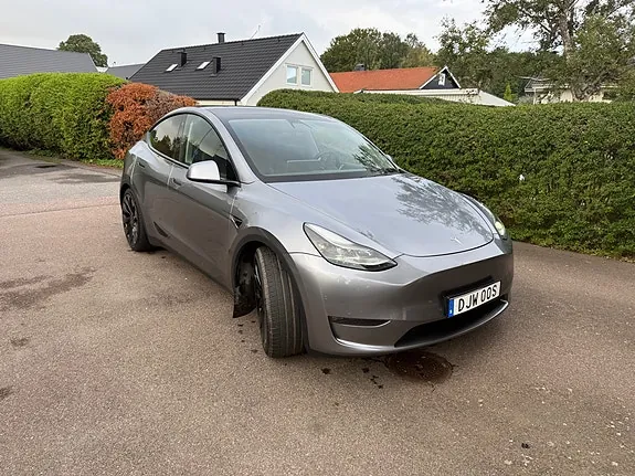 Tesla Model Y 2023 photo 2
